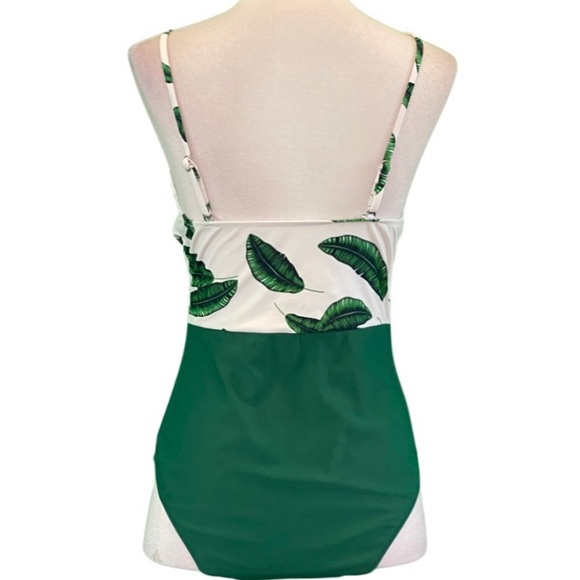 Cupshe Banana Leaf Color Block Green-White Twist-Front One Piece Swimsuit Size M - Picture 4 of 6